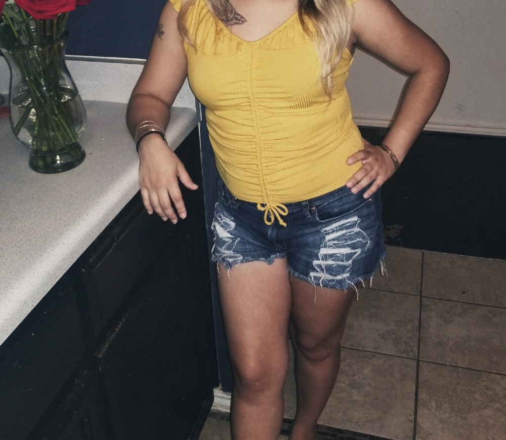 Ribbed yellow top